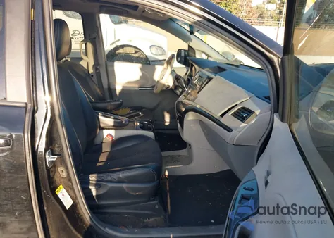 2012 Toyota Sienna Se 8 Passenger z USA, uszkodzony, nr VIN 5TDXK3DC0CS179348